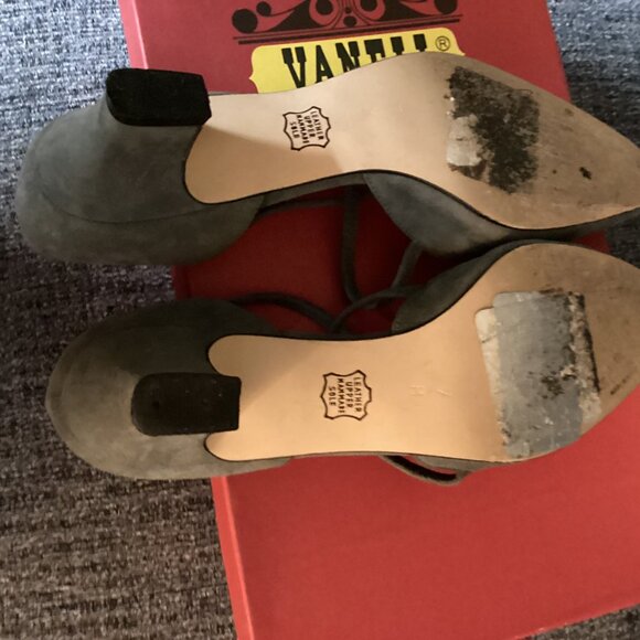 Preowned Caressa grey suede pump-7.5 M - Picture 4 of 4